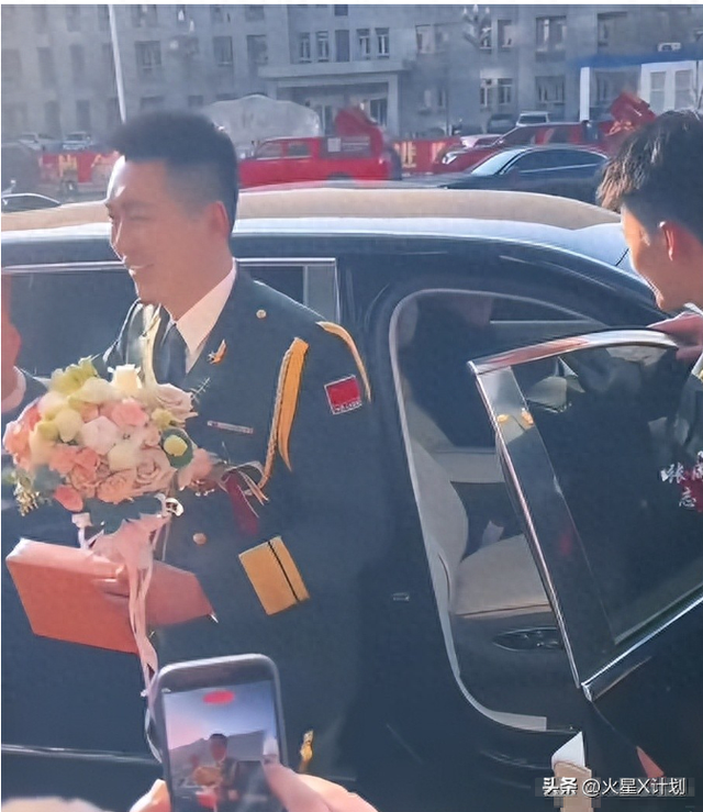 张自轩婚礼现场，新娘很强势两次拒绝他的亲密动作	，岳父实力不菲