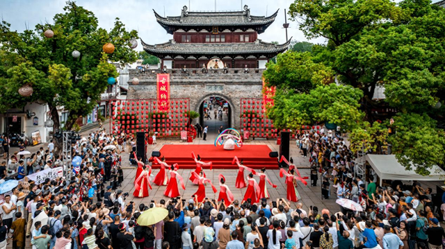 迎客超40万人次，金华婺州古城成国庆假期文旅热点