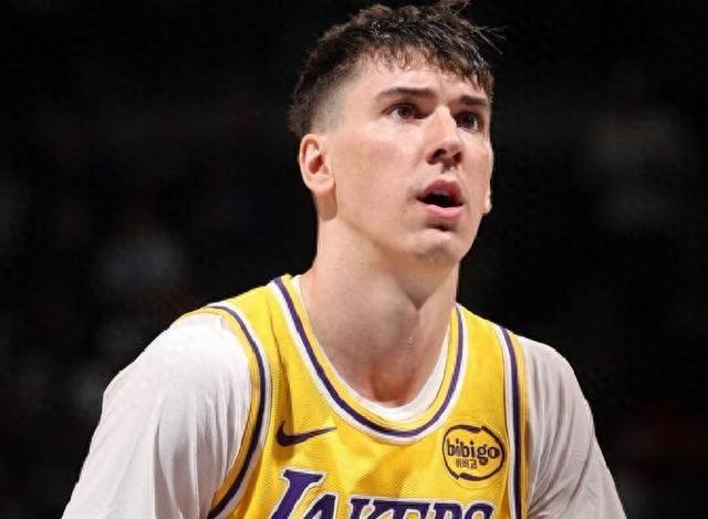 团结！东契奇缺阵	、詹姆斯失常，湖人“9位	”球员都贡献力量