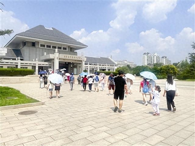 津城导游用旅游热度“丈量”天津温度 4小时“肉嗓”不停讲解