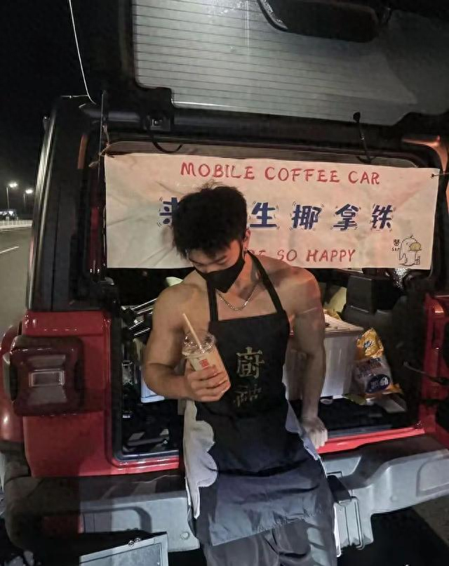健身博主下海做人体肌肉咖啡这八块腹肌可遇不可求视觉效果很震撼