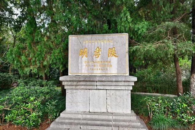 探秘明孝陵：解开朱元璋的“十三棺”迷局与北斗七星布局！
