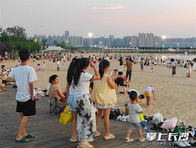 夏日烟火气 点亮夜经济