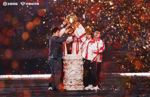 超六万人“鸟巢”见证传奇六连冠 成都AG超玩会成功蝉联2025KPL年度总决赛冠军