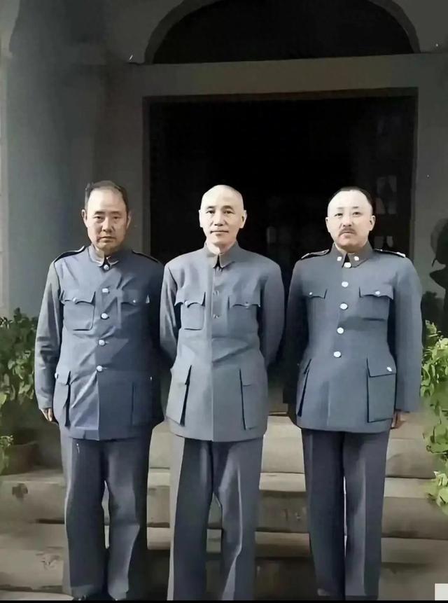 我敢断言，认得出这三位的	，历史一定不会差，一般只认识中间的人