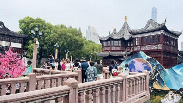 王坚忍：九曲桥湖心亭
