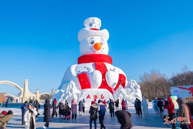 “雪人先生”正式亮相迎客
