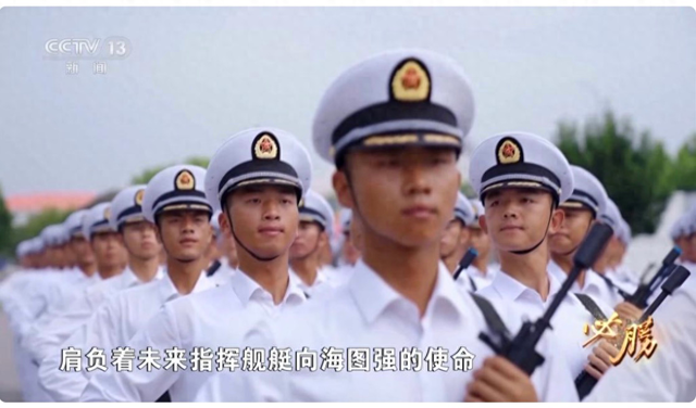 追阅兵专题片怕反光？TCL黑科技电视机T7L Ultra让你全天候畅看
