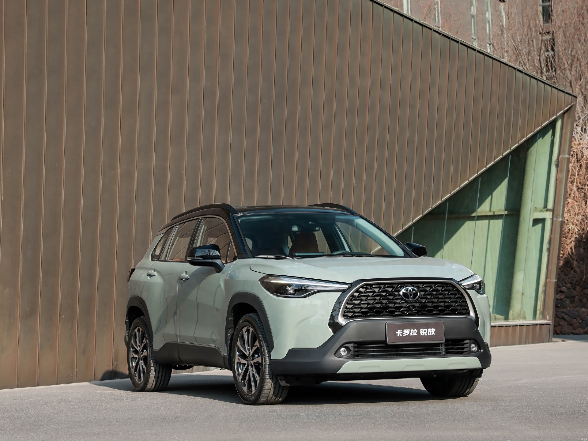 卡罗拉锐放2.0L CVT配置评测_2026款卡罗拉锐放价格变化_卡罗拉suv2026款型报价表