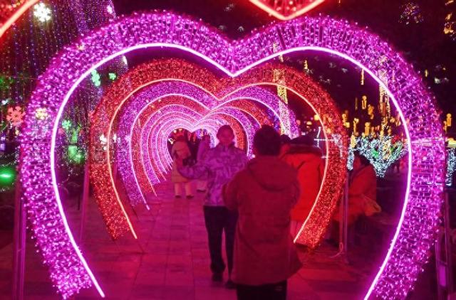 40年之约！龙庆峡冰灯节梦幻升级，“南天门”冰雕震撼亮相