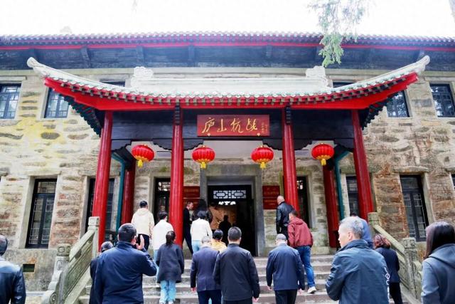 庐山景区联合党委组织开展“铭记抗战历史，弘扬伟大抗战精神”主题党日活动