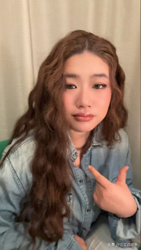 威武！俩中国女生埃及游，与当地5人互殴	，完胜后获围观者竖拇指