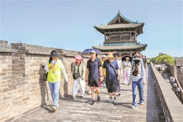 平遥古城迎来暑期旅游热