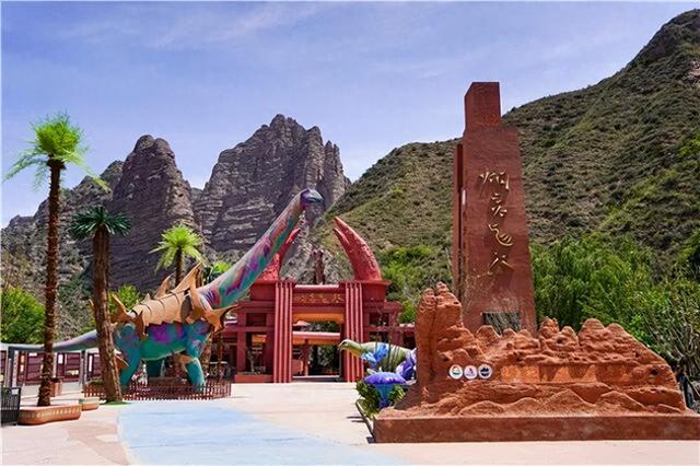 炳灵龙谷（石林）丨丹霞地貌中的恐龙主题乐园