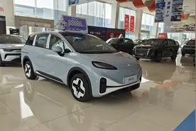 续航500km，标配宁德时代电池，极狐考拉S能打得过元PLUS吗？图片