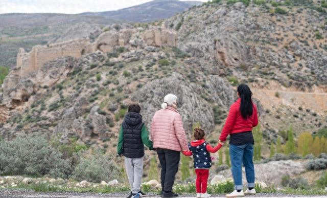 我退休8年，不断地旅游试错，发现：人老之后这样旅行更舒服自在
