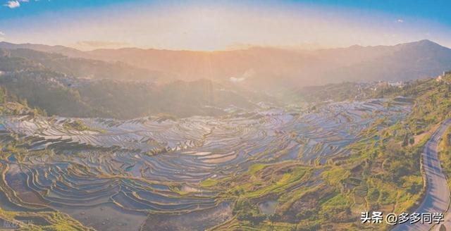 红河龙玛村，哈尼家园，每家屋顶都是观景台，推窗就是撒玛坝梯田