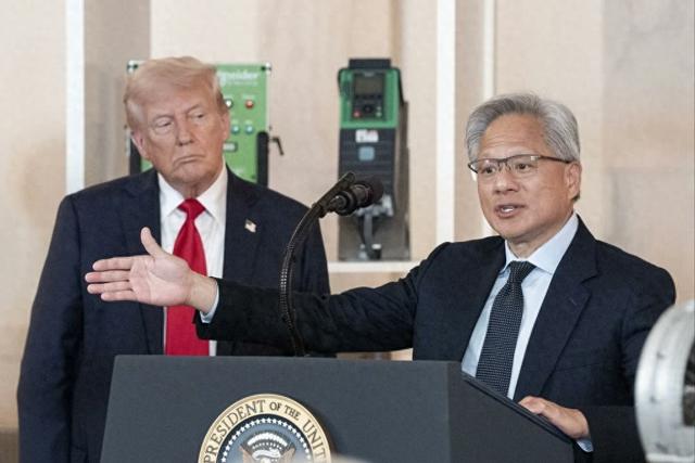 美国封锁中国科技之心不死，中国重拳出击，H20暂停生产