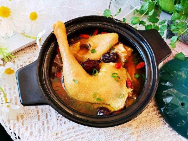 老母鸡炖花胶要放些什么 老母鸡炖花胶要放些什么食材 老母鸡炖花胶要放些什么 老母鸡炖花胶要放些什么食材