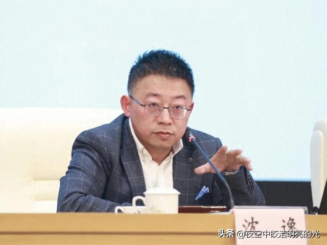 一句话戳破假爱国，他凭什么火？