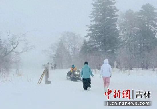 “2025中国向上·冰雪微笑曲线”网络主题宣传活动走进安图