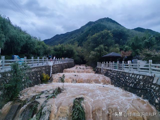 秋霖初霁，清晨骑行入城上班感怀