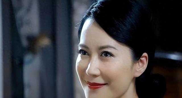 54岁俞飞鸿不结婚，冯唐问她生理需求，她说有男人陪了她近20年！