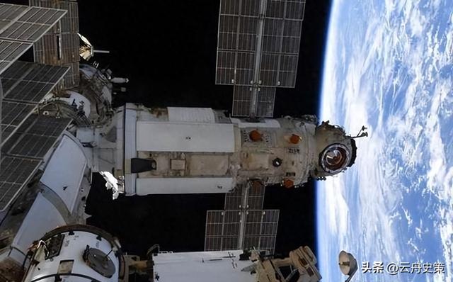 撞击神舟二十真凶锁定，太空出现大量不速之客，推迟返回有危险吗