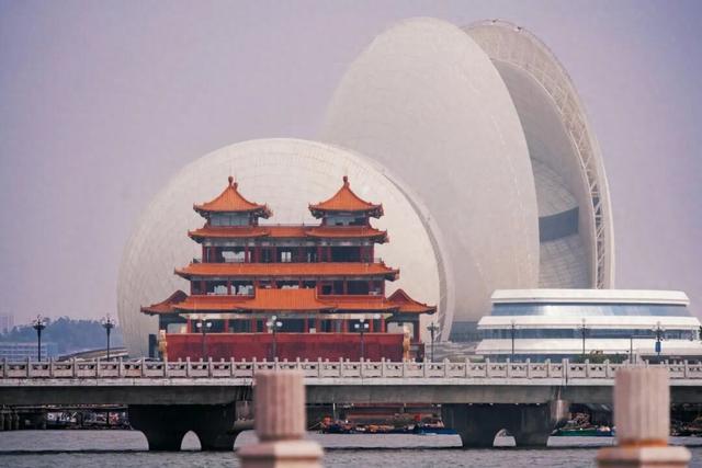 从高铁站步行几分钟，出境了！网友：原来如此丝滑