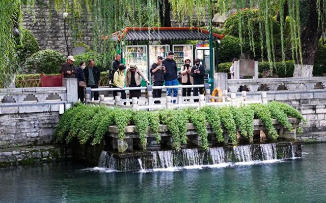 新华社：千泉竞涌，在济南与泉不期而遇