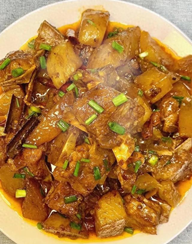 “冬天萝卜赛人参”，多吃一清热解毒，二健胃消食，三止咳化痰