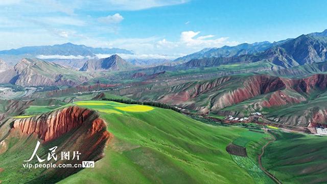 青海祁连：卓尔山风景壮美
