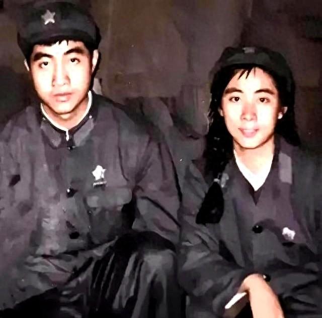 70年，林豆豆和林立果的合影，26岁的林豆豆真美！注意看二人目光