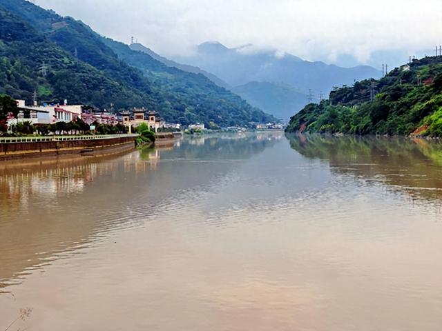 四川旅游：三游人间仙境九寨沟（图）