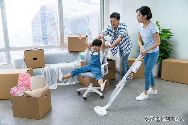 衣服上已干的发泡胶怎么消除?（装修污渍咋清理这9个妙招真管用）