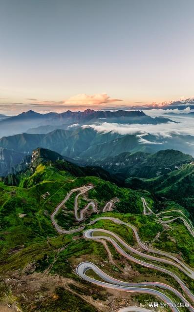 弯弯的山路，比十八弯还多，比蛇还曲‖秀川