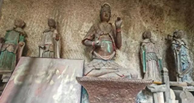 华山惊现千年秘境，“毛女洞”重现人世！官方紧急封锁引热议