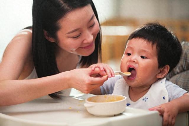 为什么宝宝 6 个月前生病少，6-12 个月问题就很多？根源在喂养上