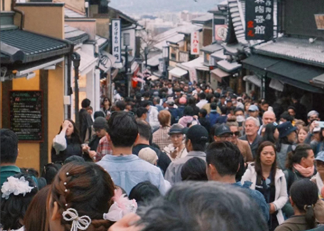 “中国游客锐减！”日本中文导游讲述：有从业者开启“小长假”，当地酒店民宿受冲击