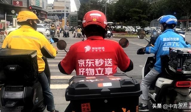 停不下来的“外卖大战”：平台日订单不断创纪录，骑手、消费者不想停，被流量裹挟的商家想赶紧停止，很累