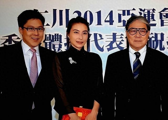 郭晶晶的失足	，给所有被“捧上神坛	”的人敲了警钟