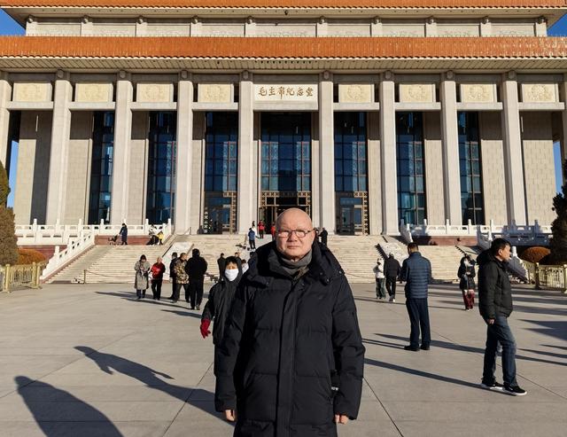 今天，我去了毛主席纪念堂，表达了我的感谢之情