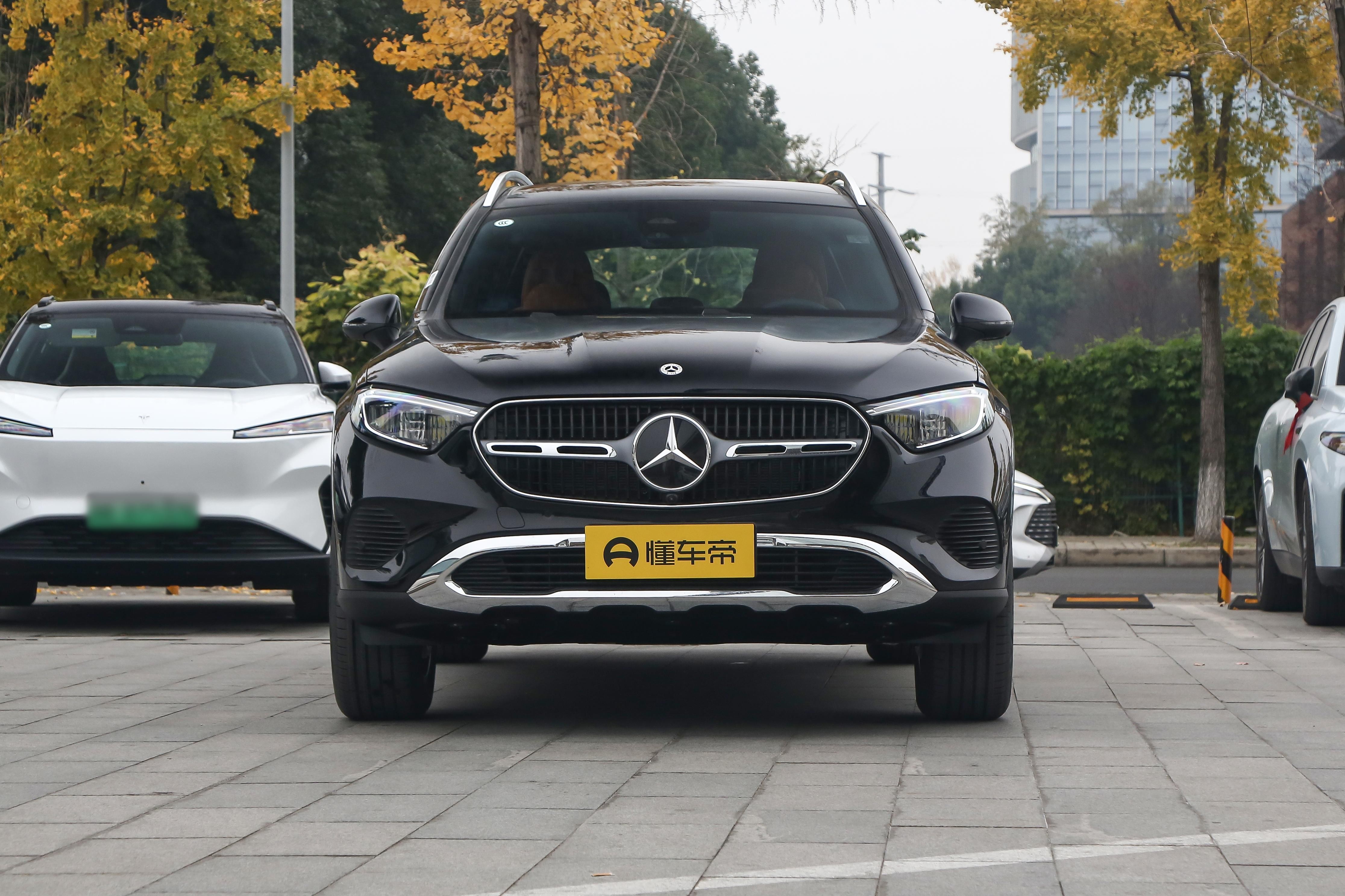 5座版与7座版对比_glc260豪华版使用说明_2026款奔驰GLC空间表现