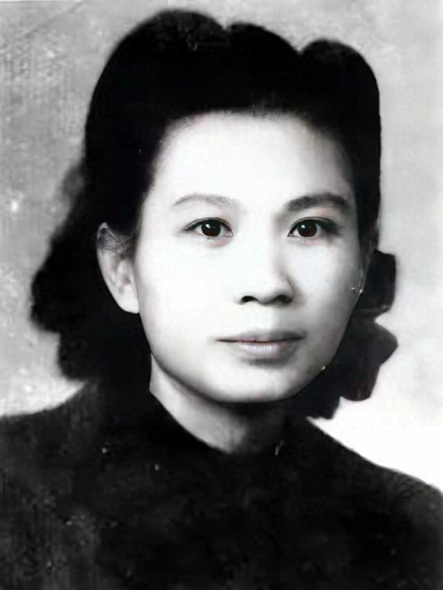 挖出戴手铐的女遗骨，鉴定后确定，她就是中央苦苦寻找的人！