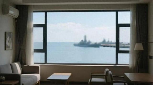 客人打听“海景民宿能否看到军港”，入住后架起专业相机闭门不出，被店主揪出是间谍！