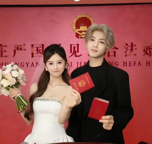 鹿哈官宣领证！8 年爱情长跑终成正果，娇妻身材火辣，夫妻相拉满