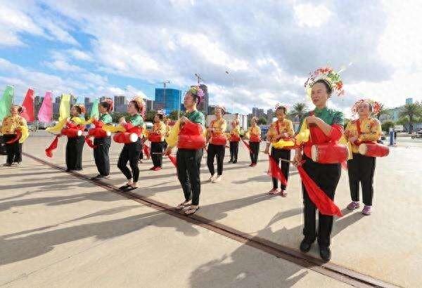 Quanzhou Fishing Village's Flower Hairpin Tradition Spurs Industry Development
