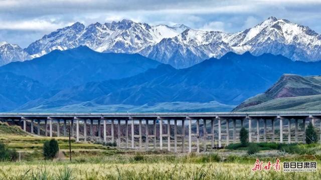 民乐：祁连初雪覆峰峦 万壑银装入画来
