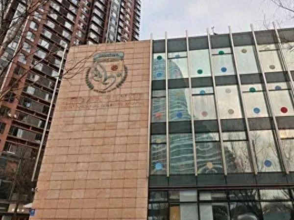 嫣然医院最新消息！李亚鹏透露新址进展：带公园的！网友称山东爱心企业提供的场地就在朝阳区八里桥公园内