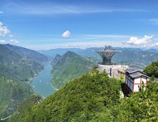巴东：巫峡秋色引客来